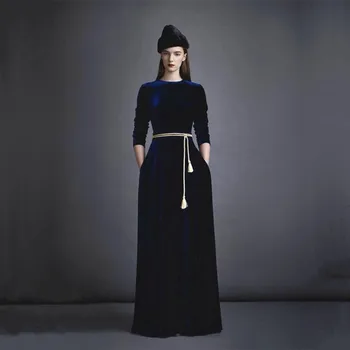 European Runway Dress 2019 Women Spring Autumn High Quality Vintage O-neck Long Sleeve Maxi Velvet Dress Plus Size 3XL Dress
European Runway Dress 2019 Women Spring Autumn High Quality Vintage O-neck Long Sleeve Maxi Velvet Dress Plus Size 3XL Dress