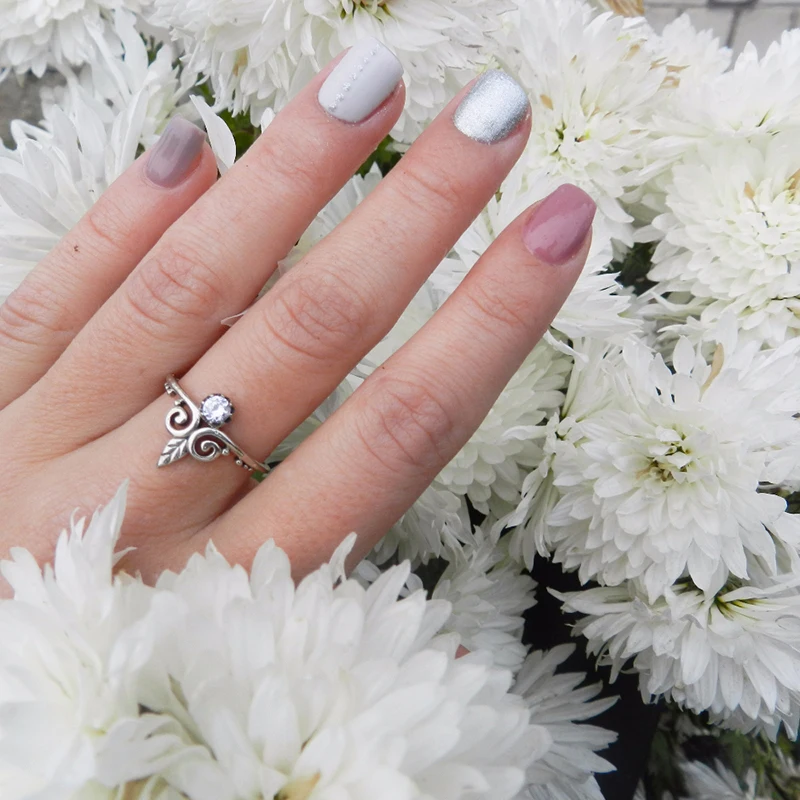 Woman Rings 925 Silver Ring Charm Luxury wedding Crown Silver Round Stone Charms Finger Rings for Women fashion Jewelry
Woman Rings 925 Silver Ring Charm Luxury wedding Crown Silver Round Stone Charms Finger Rings for Women fashion Jewelry