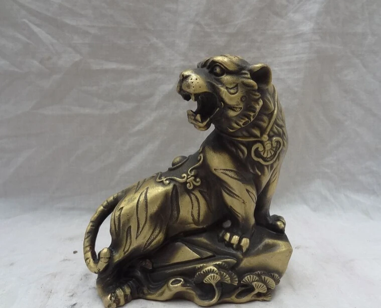 song voge gem S2648 China Bronze Year Zodiac Sculpture FengShui Protect Wealth Up Hill Tiger Statue
song voge gem S2648 China Bronze Year Zodiac Sculpture FengShui Protect Wealth Up Hill Tiger Statue
