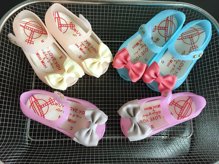 HOT New Arrivals Mini LED Light Girls Sandals Bow Kids Shoes Jelly Shoes LED Flash Sandals Antiskid High Quality
HOT New Arrivals Mini LED Light Girls Sandals Bow Kids Shoes Jelly Shoes LED Flash Sandals Antiskid High Quality