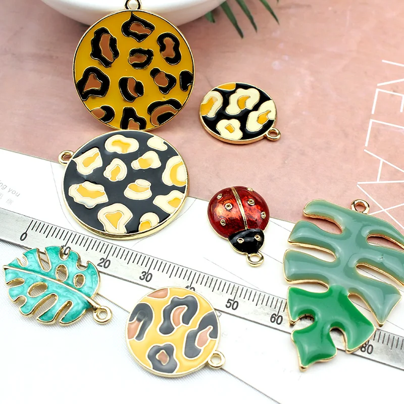 2pcs cute charms alloy drop oil personality round leaves ladybug earrings for women pendant diy handmade jewelry accessories
2pcs cute charms alloy drop oil personality round leaves ladybug earrings for women pendant diy handmade jewelry accessories