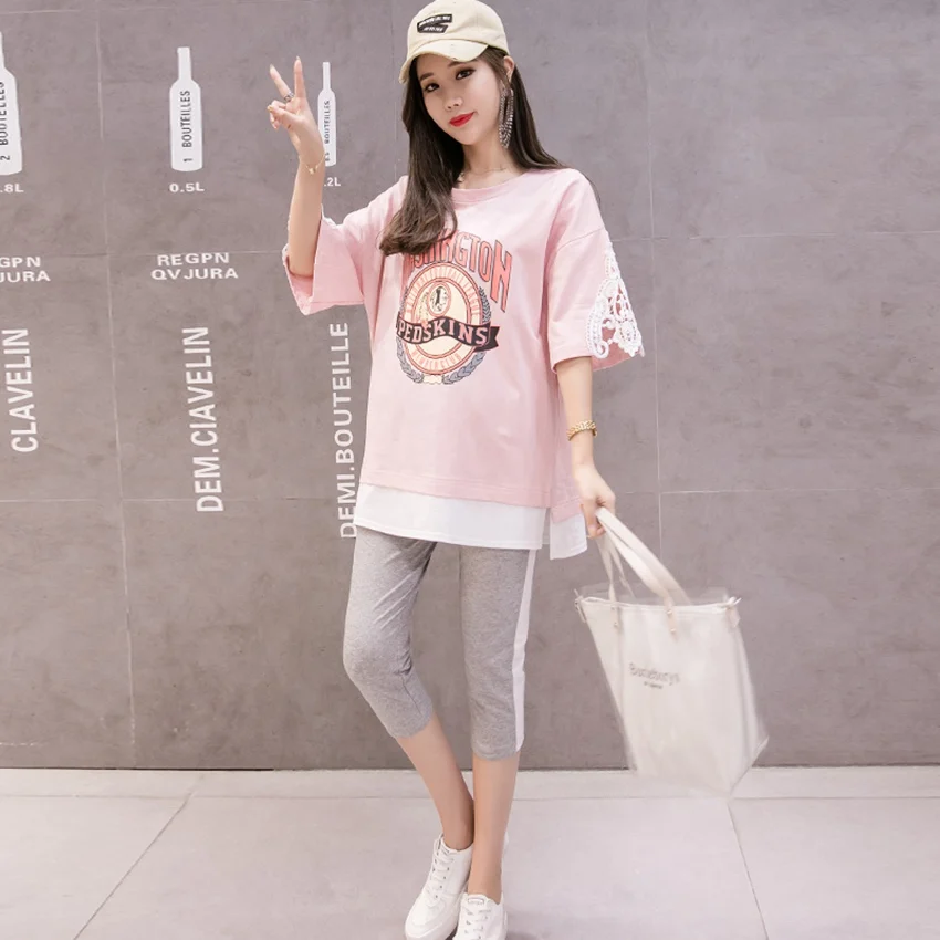 Korean version of pregnant women suit fashion letter print fake two-piece shirt + seven-point stomach lift pants
Korean version of pregnant women suit fashion letter print fake two-piece shirt + seven-point stomach lift pants