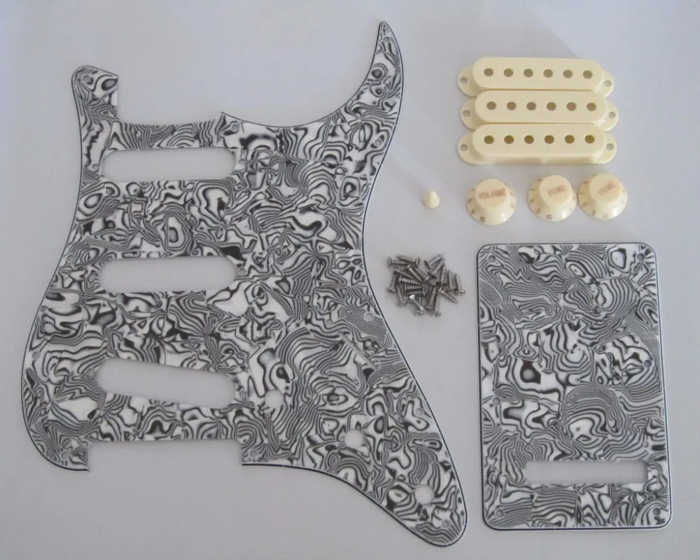 ST Pickguard белый/черный корпус с белыми состаренными крышками, ручки, переключатель, наконечник
ST Pickguard белый/черный корпус с белыми состаренными крышками, ручки, переключатель, наконечник