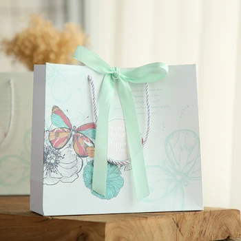 3pcs Free shipping High-grade portable paper bag Creative candy bag Flowers bow gift wrapping paper
3pcs Free shipping High-grade portable paper bag Creative candy bag Flowers bow gift wrapping paper