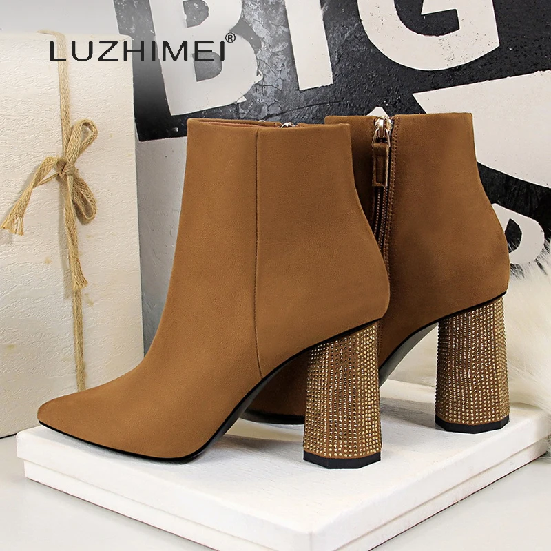 2018 New Fashion Zipped Thick High Heel Crystal Pointed Toe Boots Women Night Club Party Ankle Short Boots ankle shoes Women 
2018 New Fashion Zipped Thick High Heel Crystal Pointed Toe Boots Women Night Club Party Ankle Short Boots ankle shoes Women