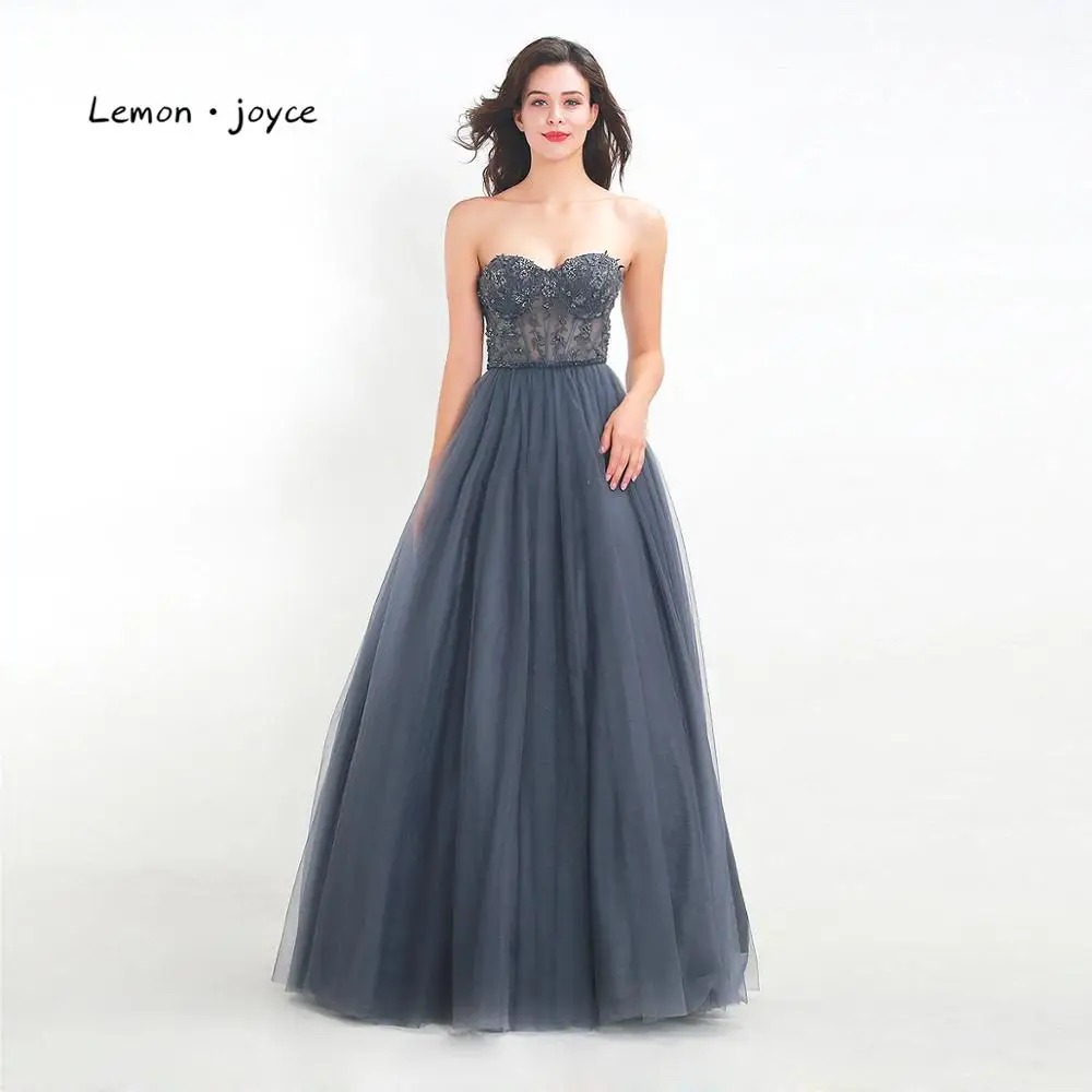 Lemon joyce Gray Prom Dresses Sexy Sweetheart Appliques Illusion A-line Party Gowns Evening Dress Plus Size
Lemon joyce Gray Prom Dresses Sexy Sweetheart Appliques Illusion A-line Party Gowns Evening Dress Plus Size