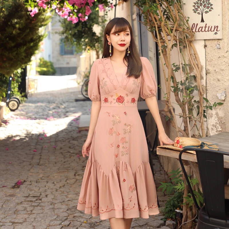 LYNETTE'S CHINOISERIE Spring Summer Romantic Vacation Vintage Flower Embroidery Chiffon Pink Dresses
LYNETTE'S CHINOISERIE Spring Summer Romantic Vacation Vintage Flower Embroidery Chiffon Pink Dresses