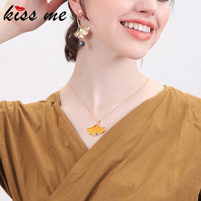 KISS ME Exquisite Yellow&Green Enamel Ginkgo Leaf Pendant Necklace For Women Gifts 2019 New Alloy Necklace Fashion Accessories
KISS ME Exquisite Yellow&Green Enamel Ginkgo Leaf Pendant Necklace For Women Gifts 2019 New Alloy Necklace Fashion Accessories