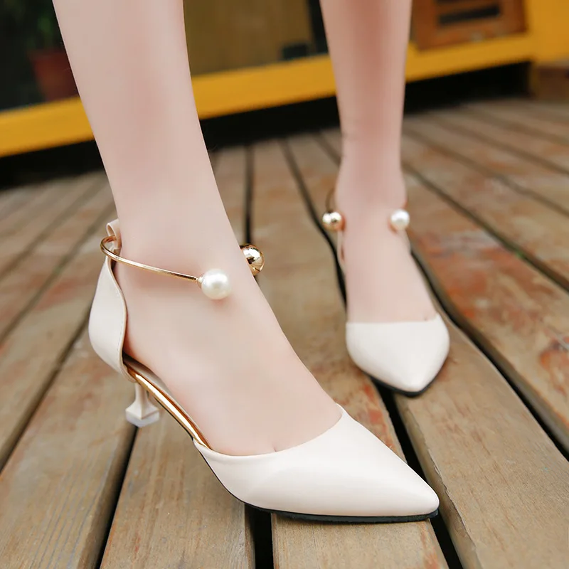 Women's sandals 2019summer new Korean version of the pointed shallow mouth side empty shoes with fashion sexy women's shoes tide
Women's sandals 2019summer new Korean version of the pointed shallow mouth side empty shoes with fashion sexy women's shoes tide
