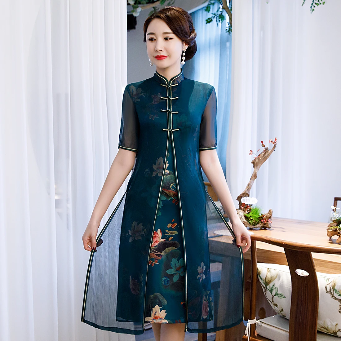 Retro Handmade Button Chinese Women Qipao Elegant Summer Print Flower Cheongsam Oversize Oriental Evening Party Dress 3XL 4XL
Retro Handmade Button Chinese Women Qipao Elegant Summer Print Flower Cheongsam Oversize Oriental Evening Party Dress 3XL 4XL