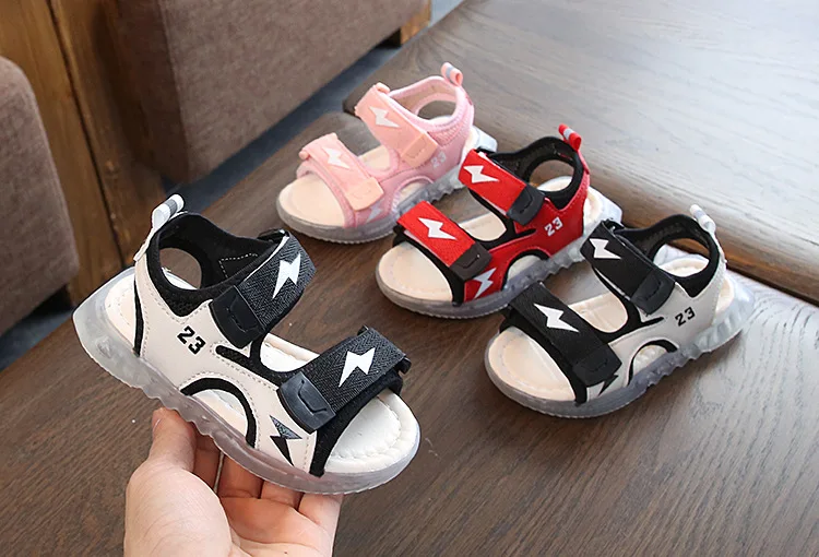 Explosion models luminous boys and girls sandals children's beach shoes Korean beach shoes summer new baby toddler shoes
Explosion models luminous boys and girls sandals children's beach shoes Korean beach shoes summer new baby toddler shoes