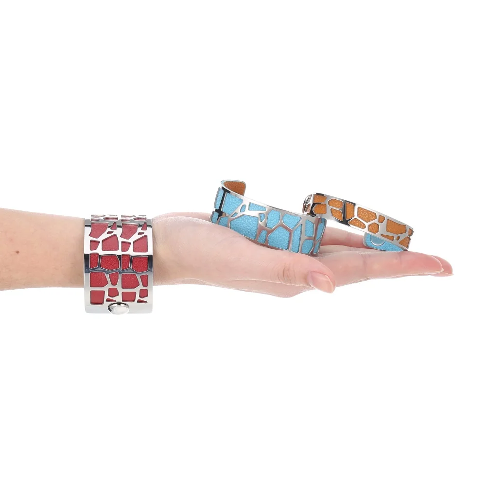 Cremo 1/piece 40mm PU Leather Band Reversible Stainless Steel Leather Accessory Jewelry Personalized Colours Women Cuff Bangle
Cremo 1/piece 40mm PU Leather Band Reversible Stainless Steel Leather Accessory Jewelry Personalized Colours Women Cuff Bangle