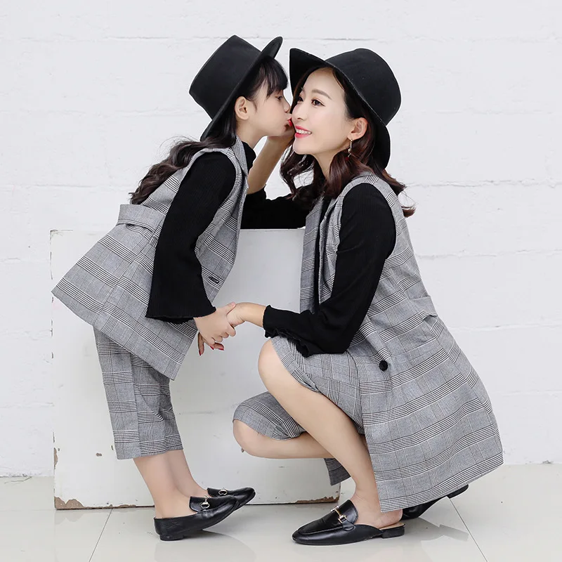3pcs Children Clothing Set Mommy and Me Clothes Family Matching Outfits Mum Mother and Daughter Clothes Shirt +plaid Vest+pants
3pcs Children Clothing Set Mommy and Me Clothes Family Matching Outfits Mum Mother and Daughter Clothes Shirt +plaid Vest+pants