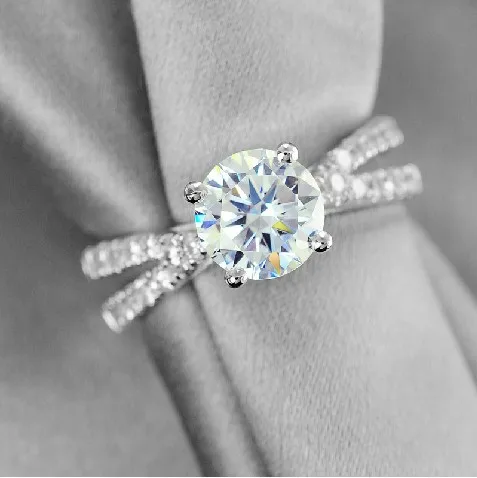 Fabulous 1.5 carat Art Deco Fashion Style Shine Synthetic Diamonds Female Wedding Ring best Jewelry Gift For Girl With Ring Box
Fabulous 1.5 carat Art Deco Fashion Style Shine Synthetic Diamonds Female Wedding Ring best Jewelry Gift For Girl With Ring Box