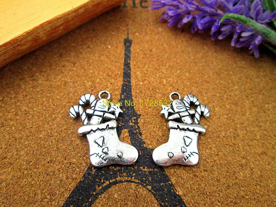 8pcs--Christmas Stocking Charms Antique Tibetan Silver Tone 2 Sided Stocking pendants/charms 28x19mm
8pcs--Christmas Stocking Charms Antique Tibetan Silver Tone 2 Sided Stocking pendants/charms 28x19mm