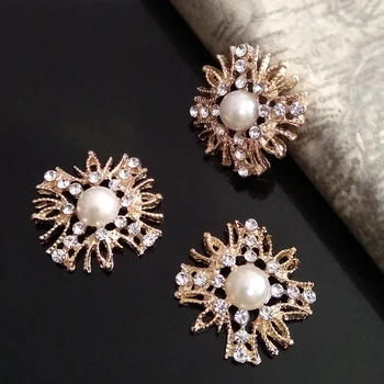2016New 50Pcs Pearl Rhinestone Gold Buttons for Wedding Decoration and DIY hair accessies ZJ148
2016New 50Pcs Pearl Rhinestone Gold Buttons for Wedding Decoration and DIY hair accessies ZJ148
