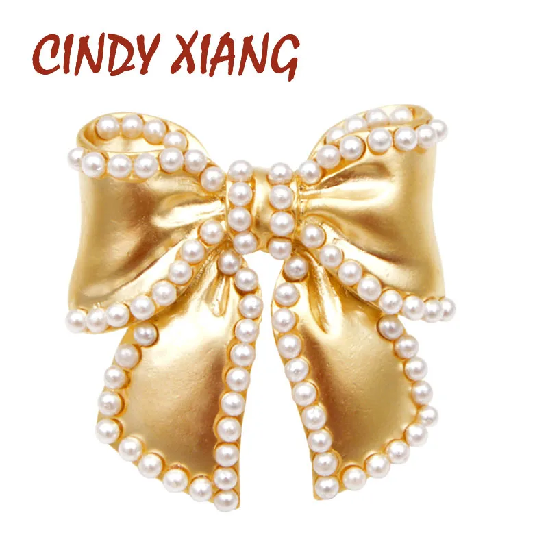 CINDY XIANG Pearl Bow Brooches For Women Matte Gold Color Small Bowknot Pins Summer Dress T-shirt Acessories New Design 2019
CINDY XIANG Pearl Bow Brooches For Women Matte Gold Color Small Bowknot Pins Summer Dress T-shirt Acessories New Design 2019