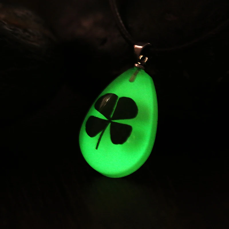 Hot Real Four Leaf Clover Necklace Glow In the Dark Water Drop Dried Flower Pendant Necklaces For Women Fashion Glowing Jewerly
Hot Real Four Leaf Clover Necklace Glow In the Dark Water Drop Dried Flower Pendant Necklaces For Women Fashion Glowing Jewerly