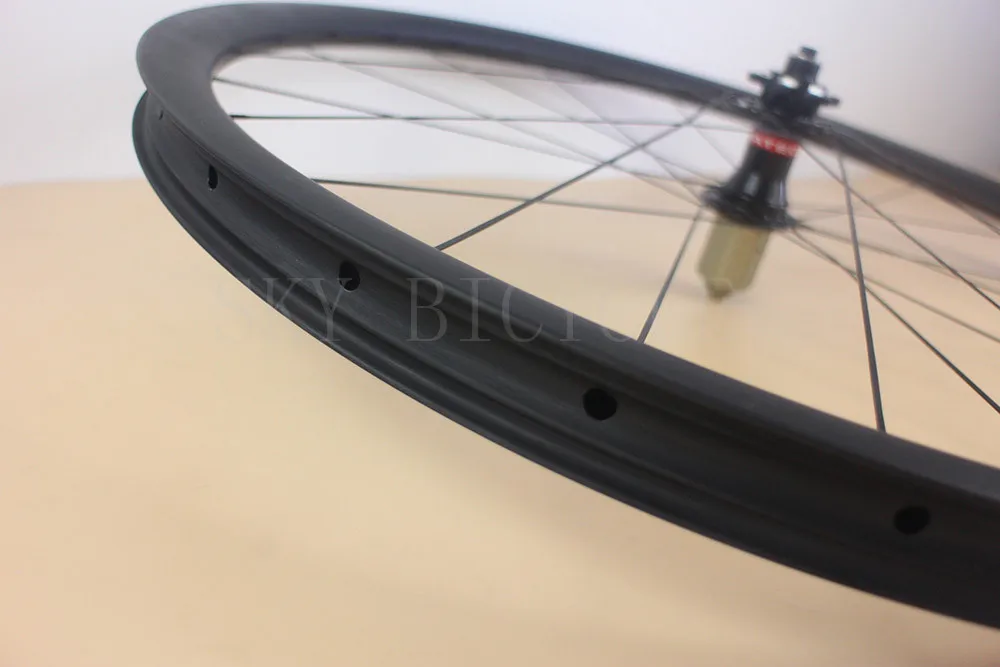29" hookless 30mm MTB Rear bike wheel Cross Country light 28 hole XC or CX bicycle wheel Novatec D772SB disc hub customize AM DH
29" hookless 30mm MTB Rear bike wheel Cross Country light 28 hole XC or CX bicycle wheel Novatec D772SB disc hub customize AM DH