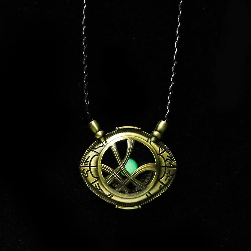 Movie Doctor Strange Cosplay Ring of Time And Space Props Eye of Ring Necklaces Christmas Gift Alloy Necklace Gift
Movie Doctor Strange Cosplay Ring of Time And Space Props Eye of Ring Necklaces Christmas Gift Alloy Necklace Gift