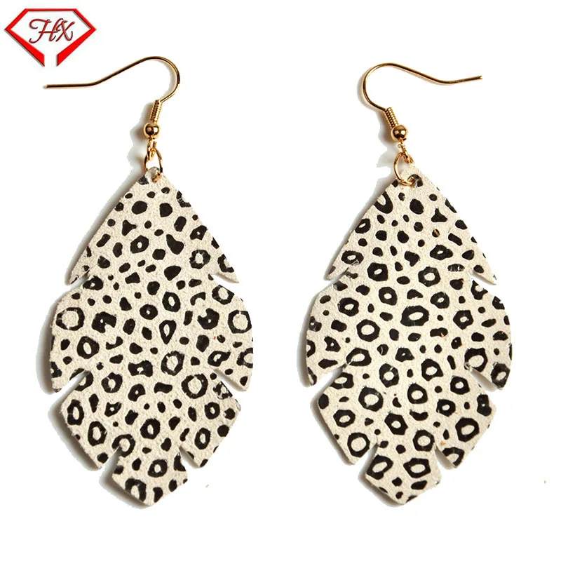 HX Europe and the United States new fashion ladies leaves retro leather earrings fashion leather earrings factory direct sales
HX Europe and the United States new fashion ladies leaves retro leather earrings fashion leather earrings factory direct sales
