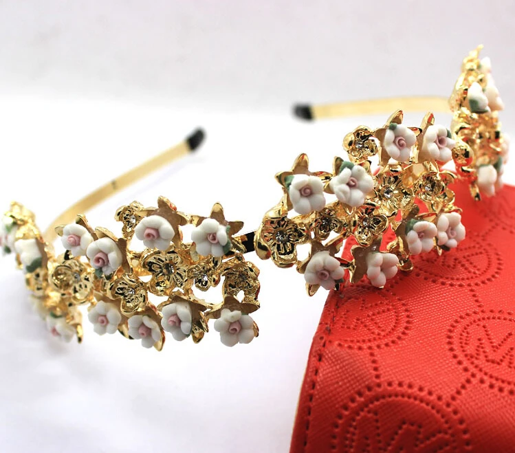 2019 Baroque white ceramic flower metal leaves pearl hair bands pearl white fimo flower headband bride hair jewelry
2019 Baroque white ceramic flower metal leaves pearl hair bands pearl white fimo flower headband bride hair jewelry