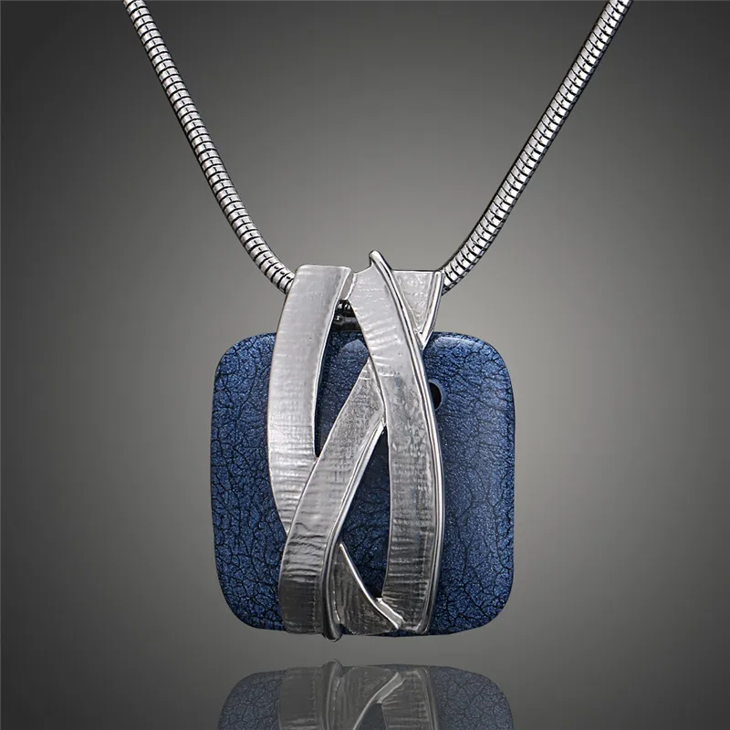 Flawless Lady snake-shaped short necklace purple blue resin square pendant exquisite necklace dress accessories D00505
Flawless Lady snake-shaped short necklace purple blue resin square pendant exquisite necklace dress accessories D00505