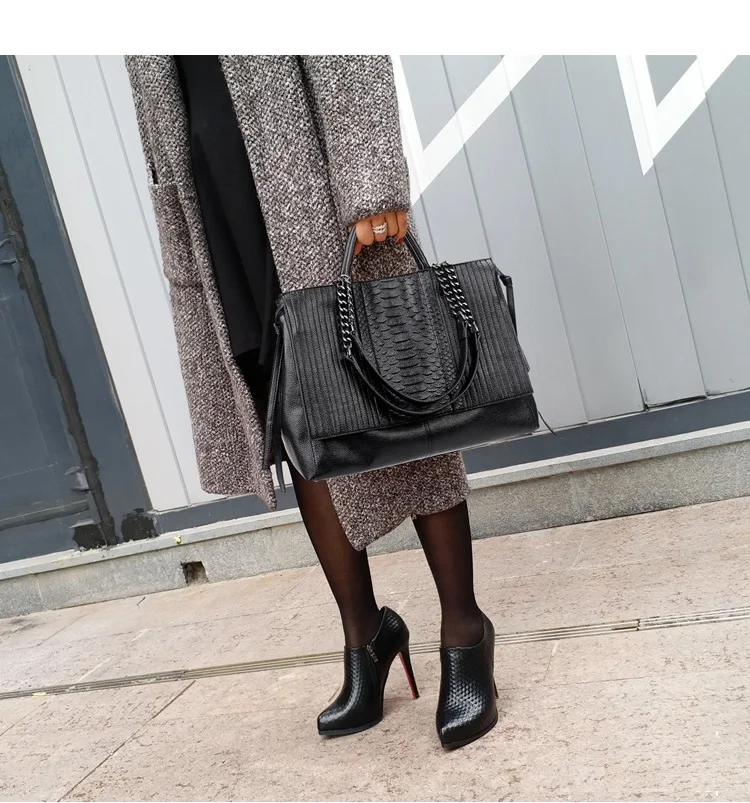 Women luxury Simple crocodile leather, shoulder bag - view