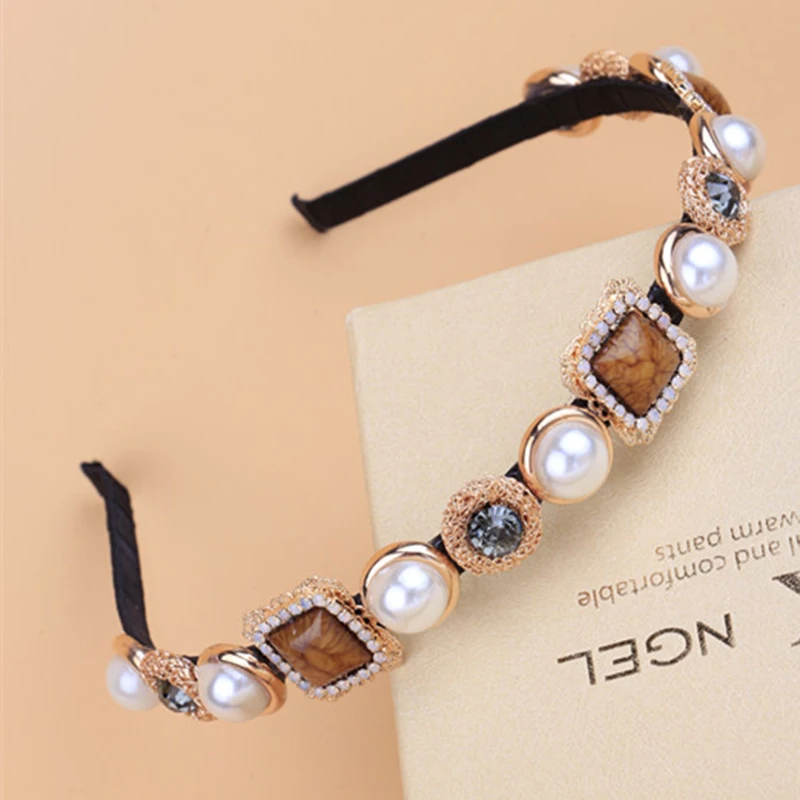 Luxurious And Delicate Headwear Baroque Hairband Luxury Crystal Headband Headdress Fashion Pearl Hair Jewelry for Women Diadem 
Luxurious And Delicate Headwear Baroque Hairband Luxury Crystal Headband Headdress Fashion Pearl Hair Jewelry for Women Diadem