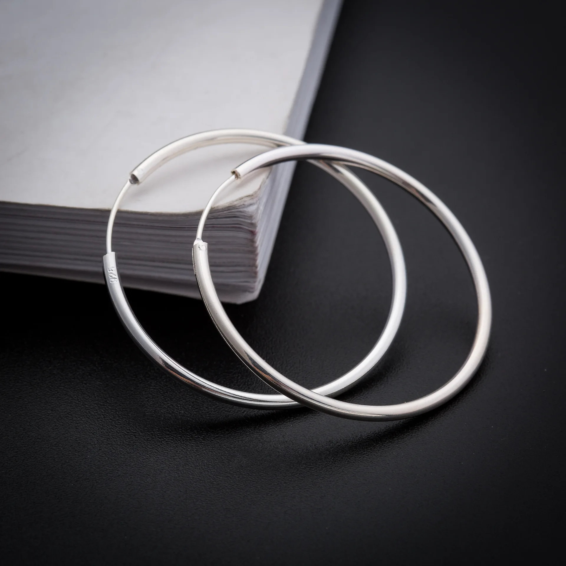 Silver Color Stainless Steel Hoop Earrings Simple Smooth Large Circle Round Earrings For Gifts Women Jewelry Orecchini
Silver Color Stainless Steel Hoop Earrings Simple Smooth Large Circle Round Earrings For Gifts Women Jewelry Orecchini