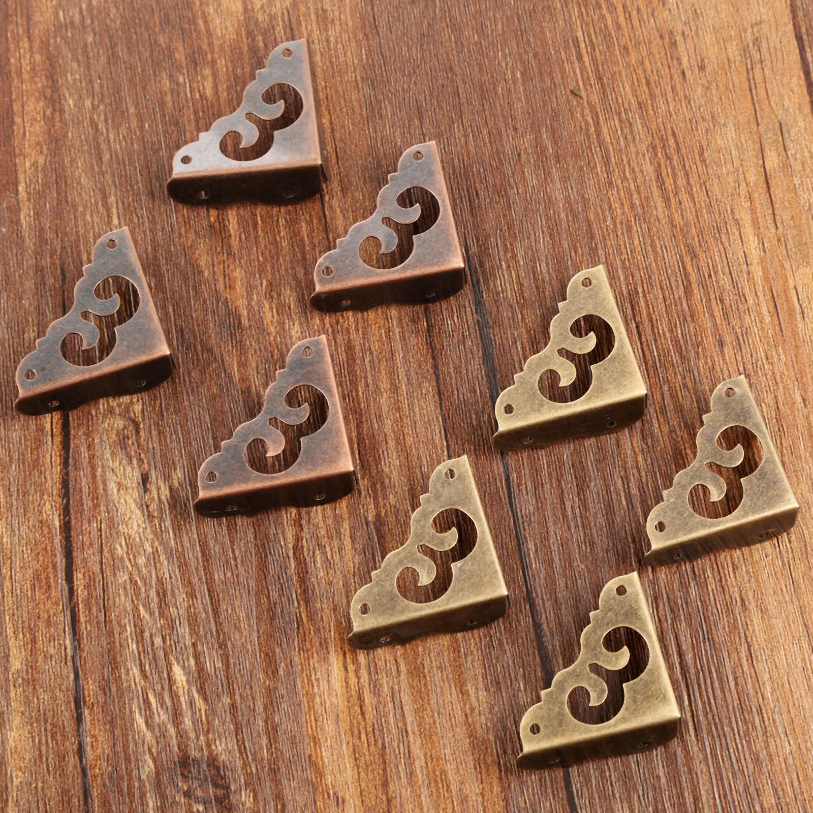 4Pcs 31mm Antique Corner Bracket for Furniture Decor Jewelry Box Decorative Feet Leg Corner Protector Furniture Fittings
4Pcs 31mm Antique Corner Bracket for Furniture Decor Jewelry Box Decorative Feet Leg Corner Protector Furniture Fittings