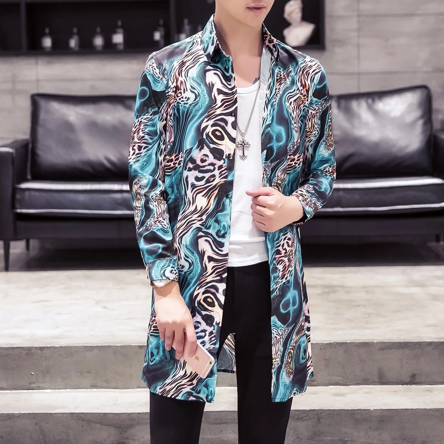 Leopard print medium length shirt New European American Fashionable fashion Medium-length Single-breasted jacket button coat
Leopard print medium length shirt New European American Fashionable fashion Medium-length Single-breasted jacket button coat