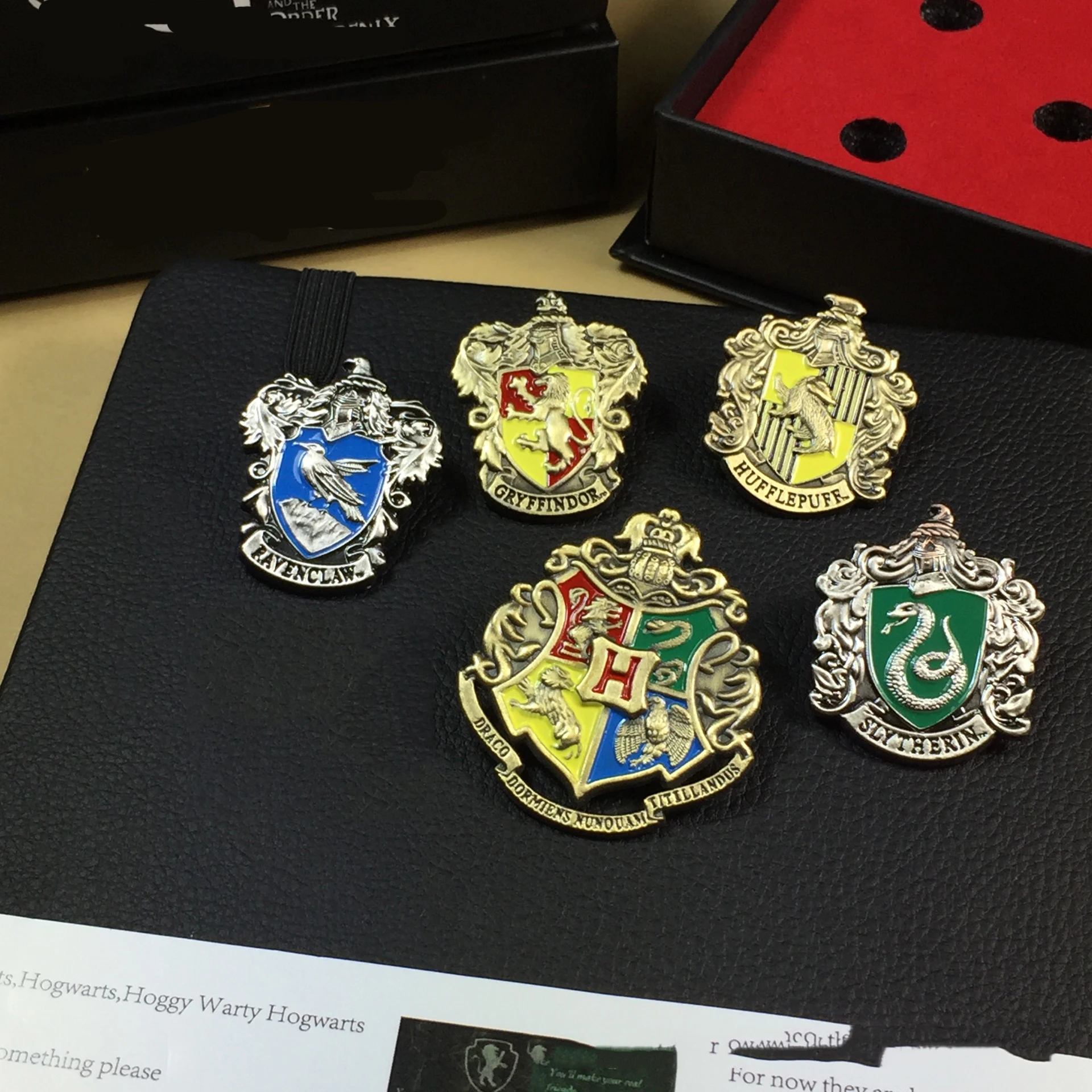Action Figures Toys Metal badge Accessory Cool Gryffindore Slytherine Keyring Collection Gifts for Boys Girls Christmas Gifts
Action Figures Toys Metal badge Accessory Cool Gryffindore Slytherine Keyring Collection Gifts for Boys Girls Christmas Gifts