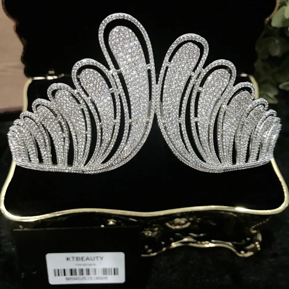 Bavoen High quality Sparklin Zircon Crown Rhinestones Women Royal Bridal Queen Princess Pageant Party Crown Bridesmaids
Bavoen High quality Sparklin Zircon Crown Rhinestones Women Royal Bridal Queen Princess Pageant Party Crown Bridesmaids