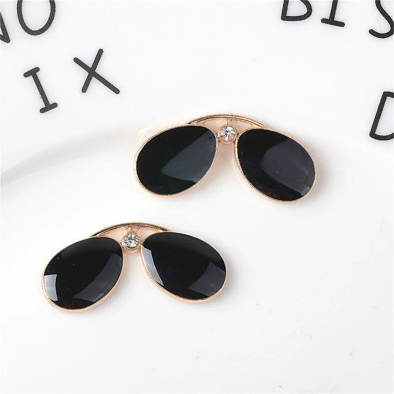 10pcs 30*12MM Korean black enamel alloy pendant small Sunglasses glasses charms DIY jewelry accessories spot manufacturers sales
10pcs 30*12MM Korean black enamel alloy pendant small Sunglasses glasses charms DIY jewelry accessories spot manufacturers sales