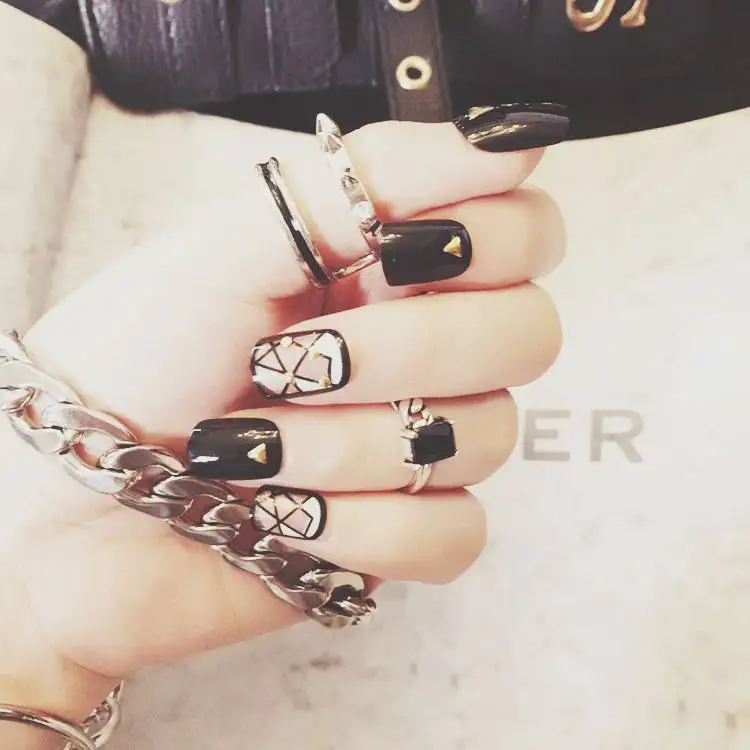 New Designed Black Rivets Geometric Graphic Artificial Nails 24 Pcs Short Square Fake Nails Manicure
New Designed Black Rivets Geometric Graphic Artificial Nails 24 Pcs Short Square Fake Nails Manicure