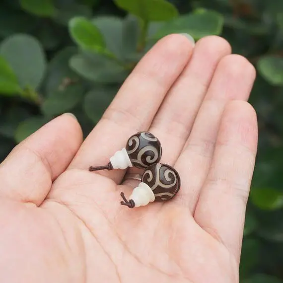 2pcs 14mm Natural Raw Bodhi Seeds Carved Auspicious Clouds Guru Beads Buddhism Mala Prayer Mala Beads DIY Accessories
2pcs 14mm Natural Raw Bodhi Seeds Carved Auspicious Clouds Guru Beads Buddhism Mala Prayer Mala Beads DIY Accessories