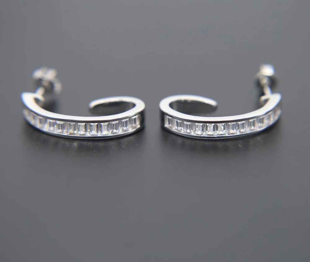 2019 European fashion jewelry bezel baguette cubic zirconia sparking bling long bar women hoop earrings top quality hot sale
2019 European fashion jewelry bezel baguette cubic zirconia sparking bling long bar women hoop earrings top quality hot sale