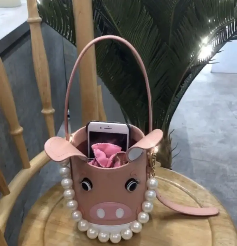 2019 New Fashion Shoulder Bag Cute Pink Piggy Open PU Pearl Strap Bucket Bag Lady Hand Bag
2019 New Fashion Shoulder Bag Cute Pink Piggy Open PU Pearl Strap Bucket Bag Lady Hand Bag