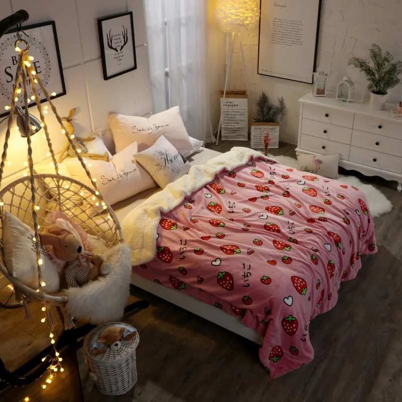 New Cartoon Strawberry Velvet Plush Throw Blanket Dog Printed for Kids Girls Sherpa Blanket for Couch Quilt 100*130/150*200CM
New Cartoon Strawberry Velvet Plush Throw Blanket Dog Printed for Kids Girls Sherpa Blanket for Couch Quilt 100*130/150*200CM