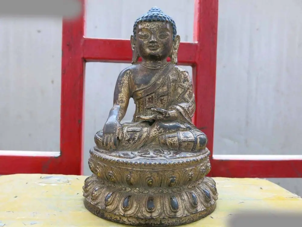 8" China old pure bronze gild carved buddhism Sakyamuni buddha on Rendai Statue
8" China old pure bronze gild carved buddhism Sakyamuni buddha on Rendai Statue