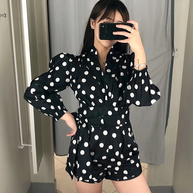 New summer women's jumpsuit ladies retro fashion wave print V-neck long-sleeved jumpsuit shorts casual elegant street jumpsuit
New summer women's jumpsuit ladies retro fashion wave print V-neck long-sleeved jumpsuit shorts casual elegant street jumpsuit