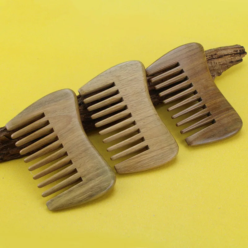 2019 Pure natural green sandalwood comb high-grade boutique comb wood stent carved flower pattern gold hair brush comb
2019 Pure natural green sandalwood comb high-grade boutique comb wood stent carved flower pattern gold hair brush comb