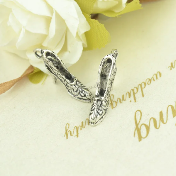 25pcs Tibetan Silver charms metal high-heeled shoes Pendants for Jewelry Making DIY Handmade Craft 21*10mm 2677
25pcs Tibetan Silver charms metal high-heeled shoes Pendants for Jewelry Making DIY Handmade Craft 21*10mm 2677