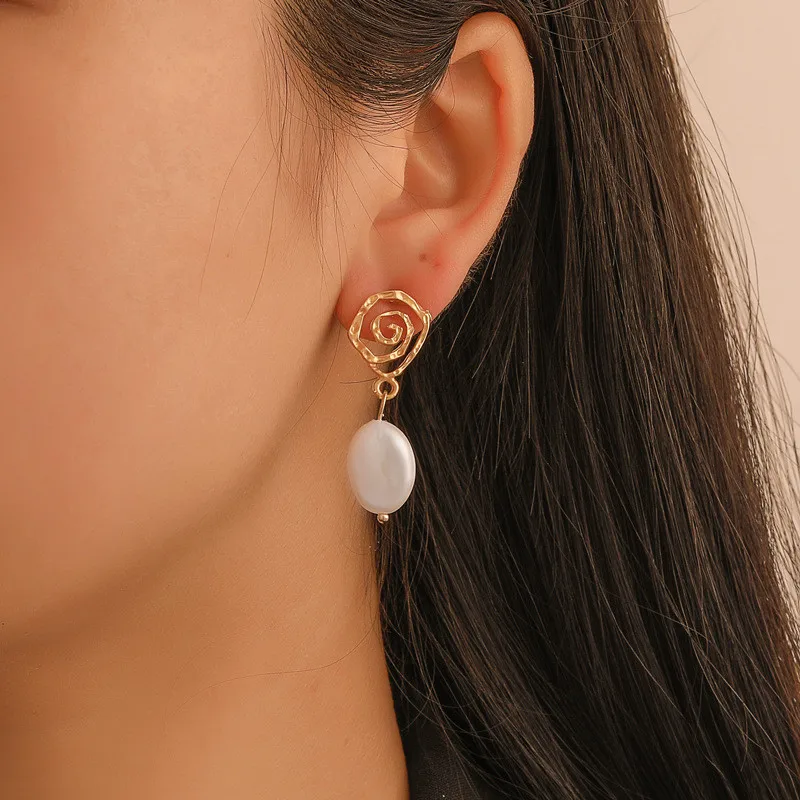 Modyle 2019 New Design Metal Gold Hollow Geometric Circle Irregular Natural Freshwater Pearl Long Earrings for Women
Modyle 2019 New Design Metal Gold Hollow Geometric Circle Irregular Natural Freshwater Pearl Long Earrings for Women