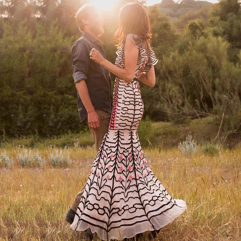 High-end Runway Designer Striped Mesh Embroidery Long Mermaid Dress 2019 Summer Vintage Bohemian Bow Ruffles Maxi Dress vestidos
High-end Runway Designer Striped Mesh Embroidery Long Mermaid Dress 2019 Summer Vintage Bohemian Bow Ruffles Maxi Dress vestidos