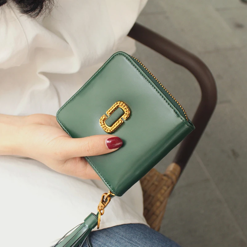 2018 Sale Trousse Kawaii Version Leather Short Wallet, Female Vintage Fringes, Mirror Zipper, Cowhide Simple Zero Thin Woman.
2018 Sale Trousse Kawaii Version Leather Short Wallet, Female Vintage Fringes, Mirror Zipper, Cowhide Simple Zero Thin Woman.