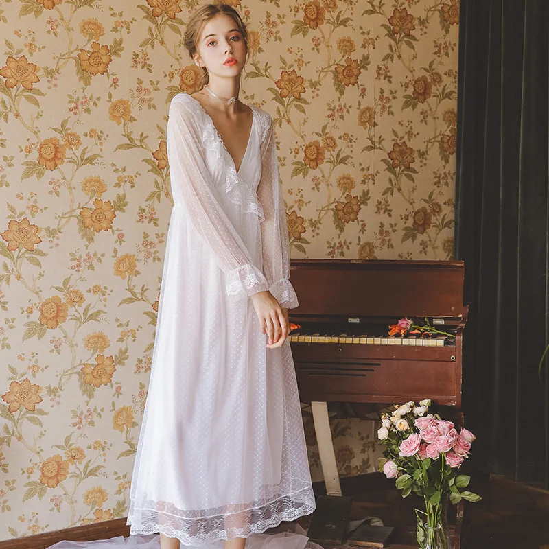 2019 Sexy Victorian Sleep Wear V-neck Night Dress Vintage Nightgown Long Sleeve Polka Dot Cotton Sleepwear Women Nightshirt
2019 Sexy Victorian Sleep Wear V-neck Night Dress Vintage Nightgown Long Sleeve Polka Dot Cotton Sleepwear Women Nightshirt