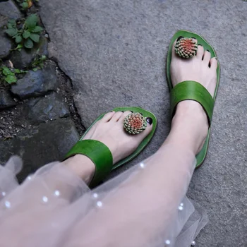 Artmu Original Retro Flat Sole Flowers Flip-Flops Soft Sole Genuine Leather Women Slippers Outside Wear New Handmade Beach Shoes 
Artmu Original Retro Flat Sole Flowers Flip-Flops Soft Sole Genuine Leather Women Slippers Outside Wear New Handmade Beach Shoes