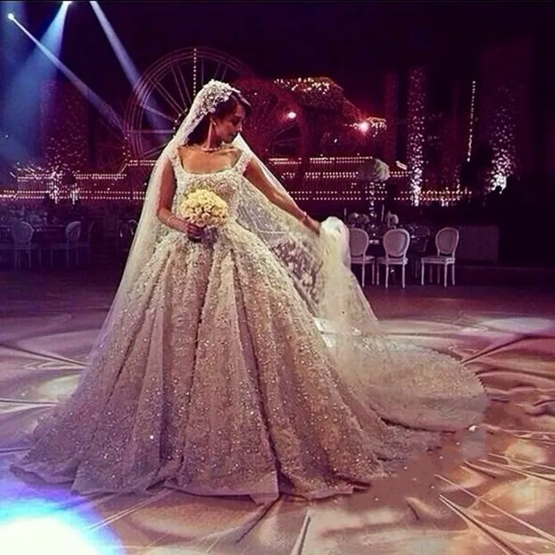 Luxury Dubai Arab Ball Gown Lace Wedding Dress 2019 Exquisite Crystal Pearls Cathedral Vestido De Noiva Vintage Wedding Gowns
Luxury Dubai Arab Ball Gown Lace Wedding Dress 2019 Exquisite Crystal Pearls Cathedral Vestido De Noiva Vintage Wedding Gowns
